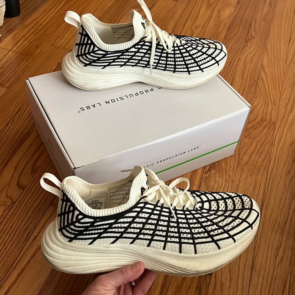 APL Techloom Zipline Sneakers in black + Ivory : Size 7.5 MEN / Size 9 WOMEN